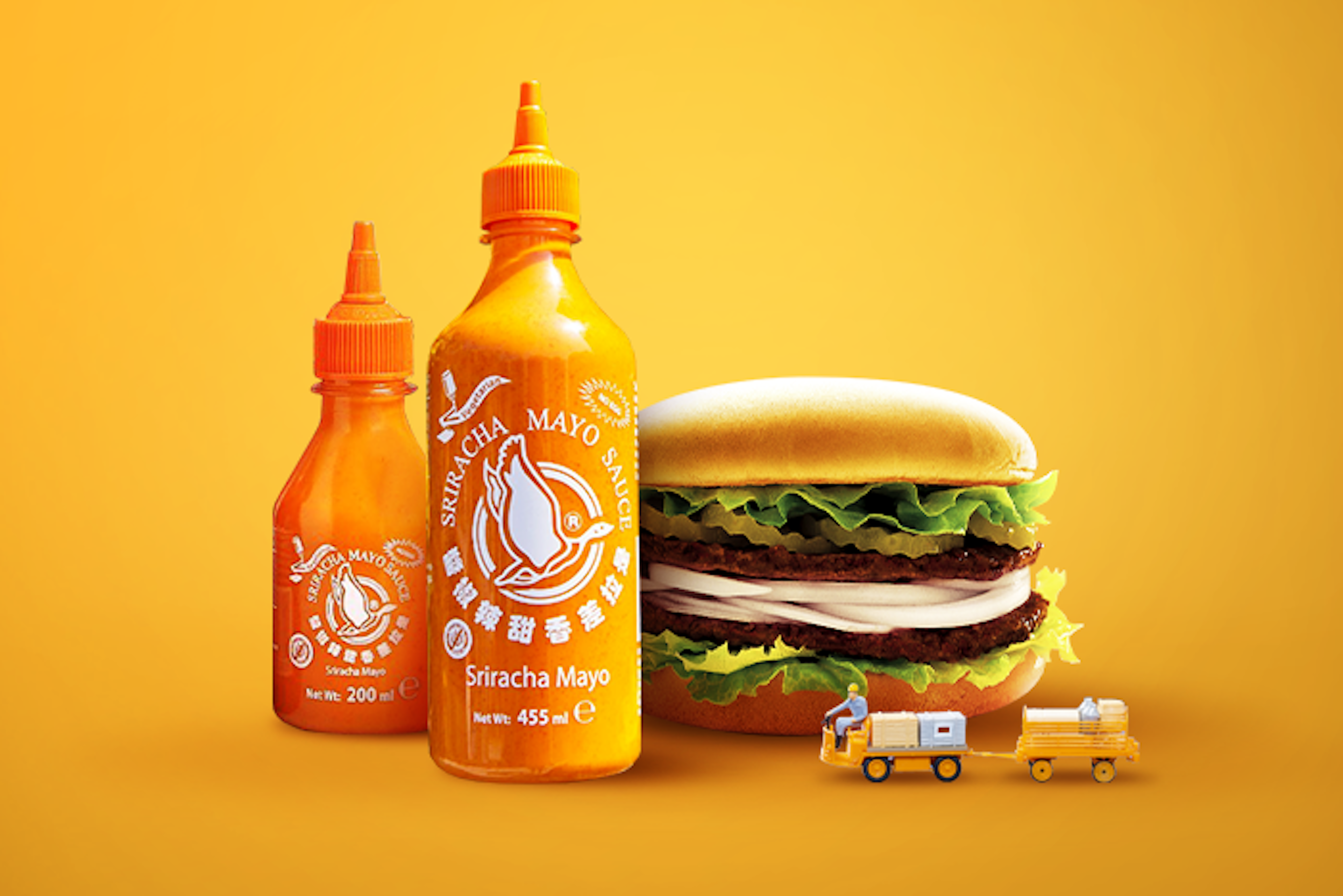 FLYING-GOOSE-Sriracha-Mayo-Sauce-Flasche-vorderansicht-auf-hellem-Hintergrund-mit-gut-sichtbarem-Markenlogo-und-Produktbezeichnung