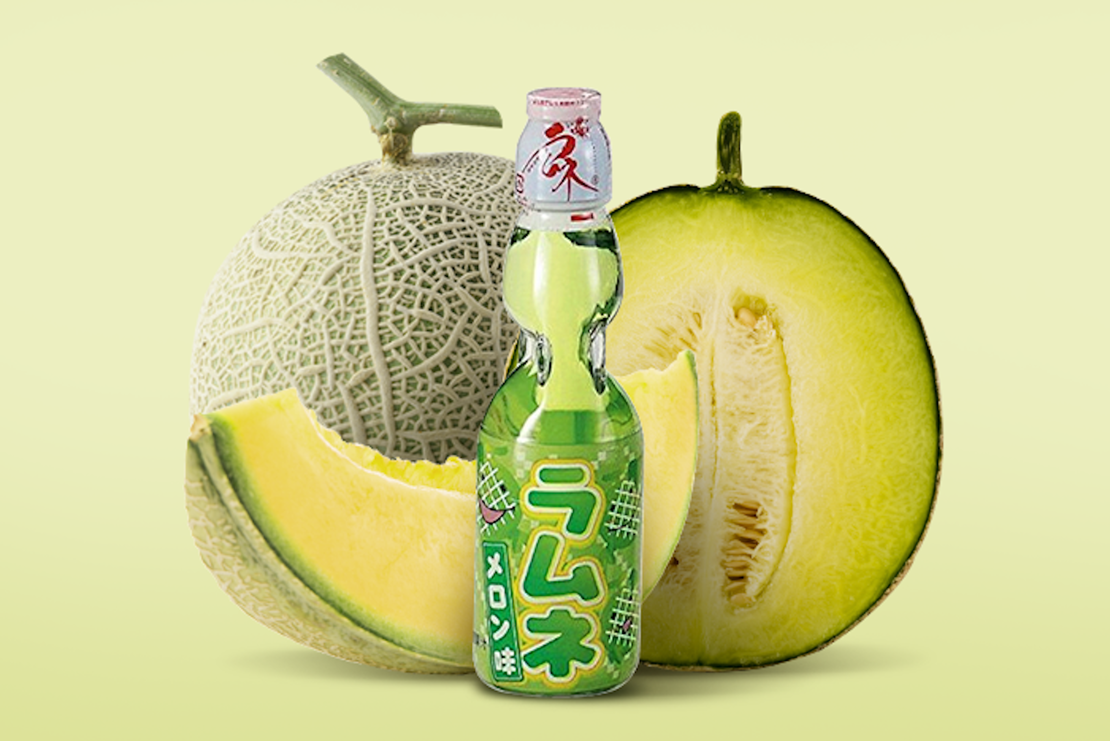 Vorderansicht der HATA Ramune Melone 200ml Flasche: Zeigt die charakteristische Glasflasche mit dem traditionellen Glaskugel-Verschluss
