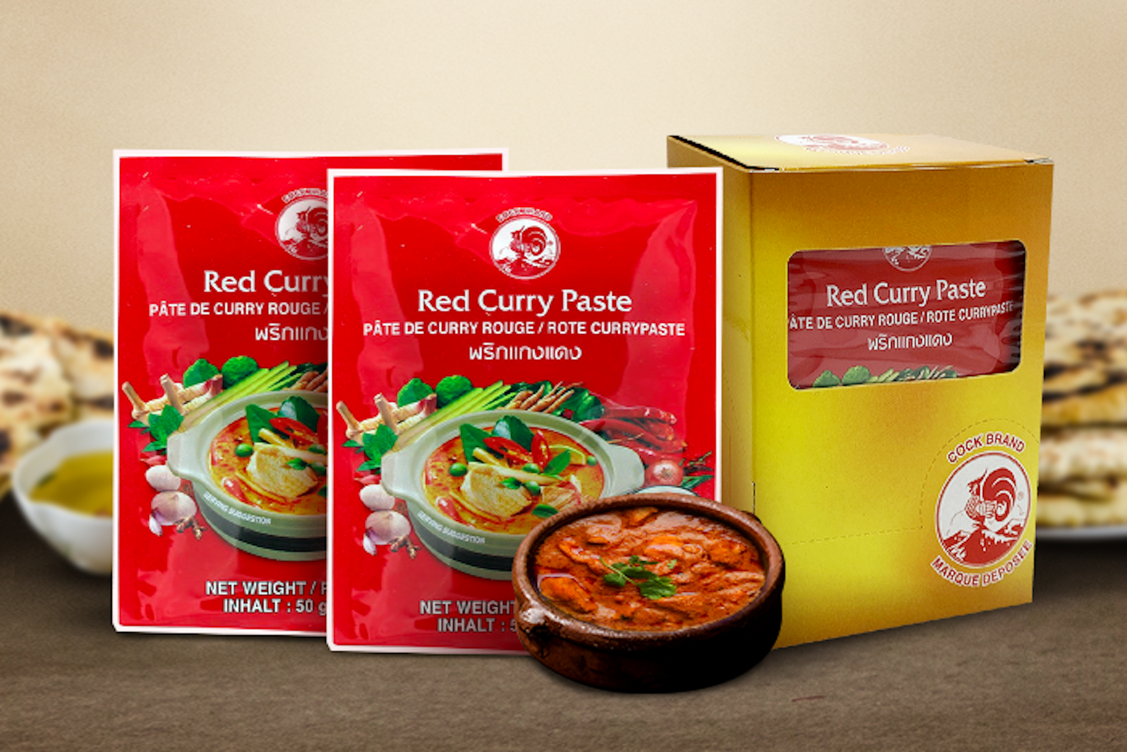 Geöffnete Packung der COCK Roten Currypaste, bereit zum Kochen