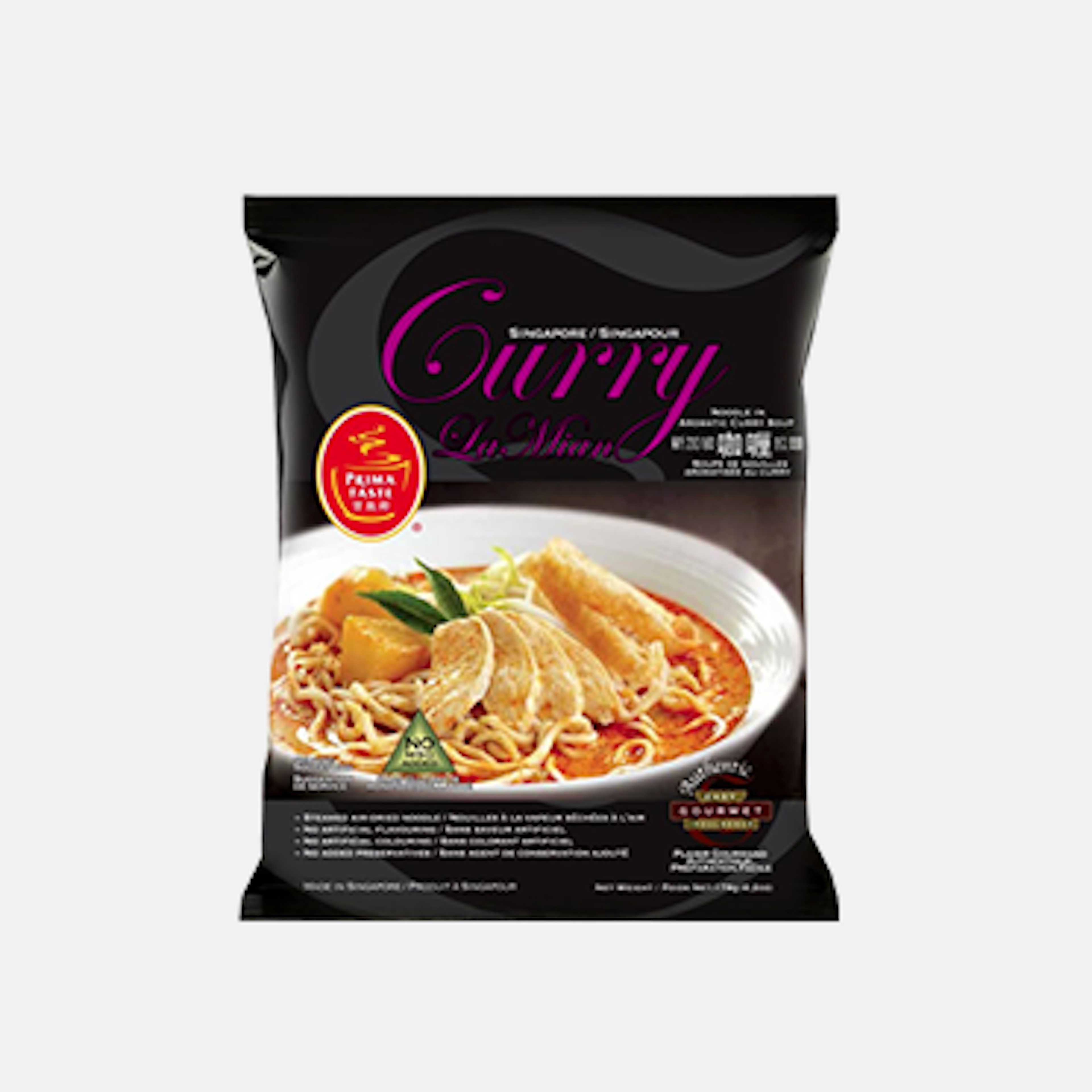 Zubereitete Singapore Curry Nudeln – dampfende, aromatische Nudeln, servierfertig in einer Schüssel